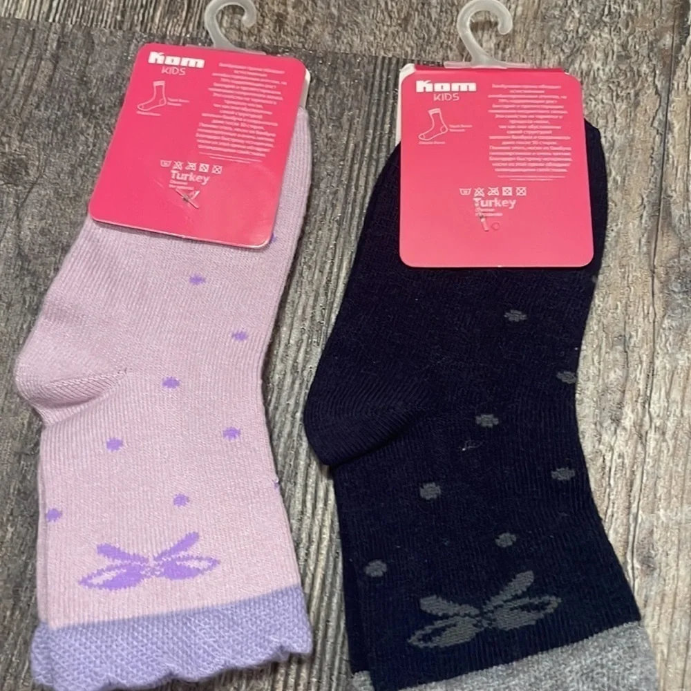 2 baby socks